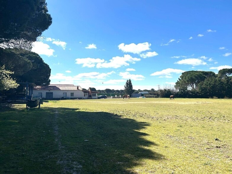 de Castillejo, S/N, Laguna de Duero, Valladolid for sale - Building Photo - Image 1 of 46