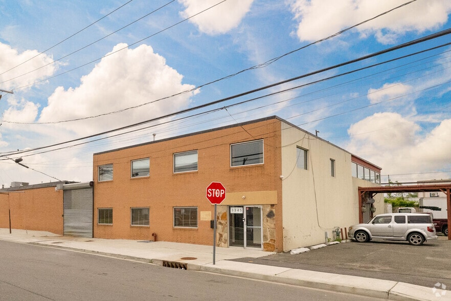 3333-3345 Royal Ave, Oceanside, NY for lease - Primary Photo - Image 1 of 9