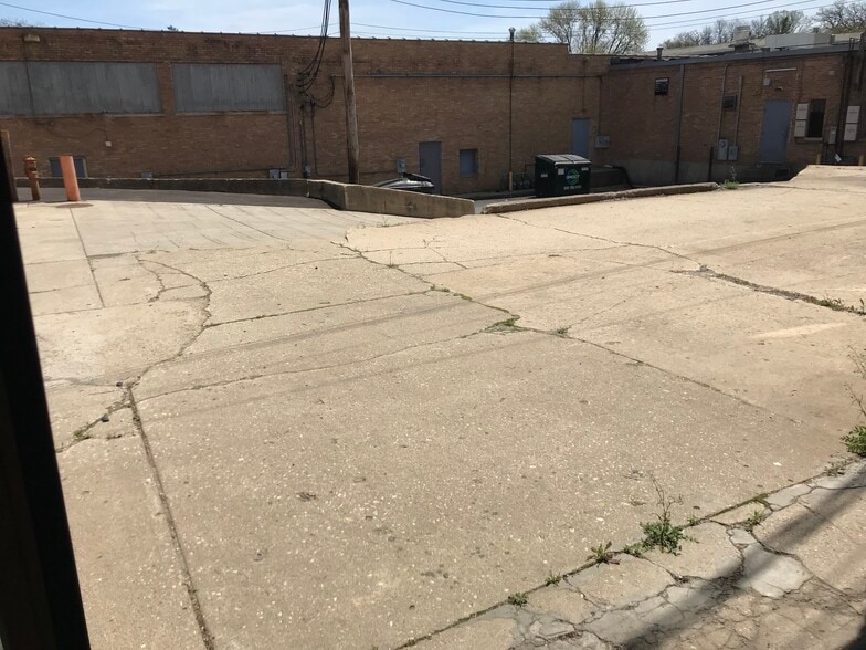 9-23 N Union St, Elgin, IL à louer - Photo du bâtiment - Image 3 de 10