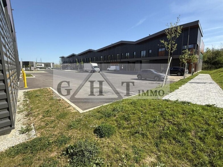 Industrial in Coupvray for lease - Building Photo - Image 1 of 9