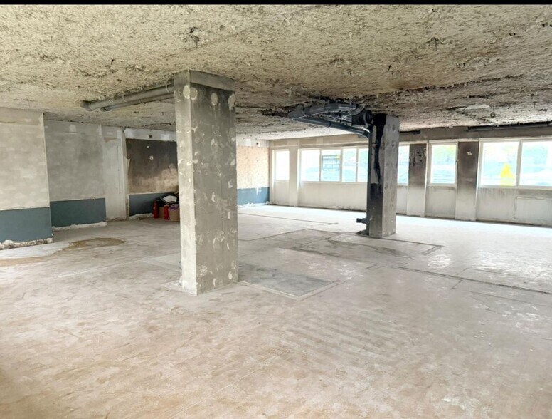 Retail in Levallois-Perret for sale - Interior Photo - Image 2 of 12