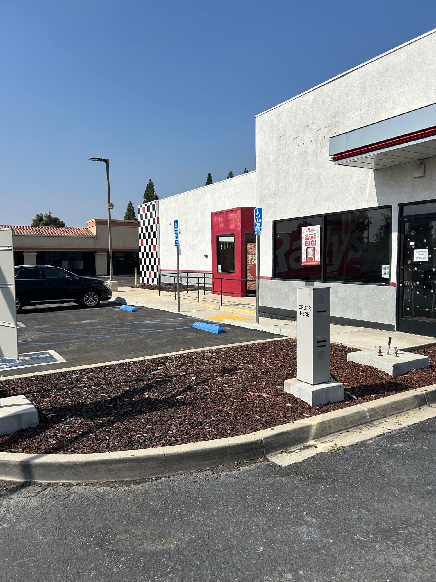 300-310 S Riverside Ave, Rialto, CA à vendre Photo du bâtiment- Image 1 de 1