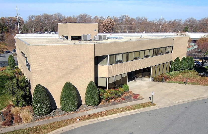 5803 Rolling Rd, Springfield, VA à louer Photo principale- Image 1 de 10