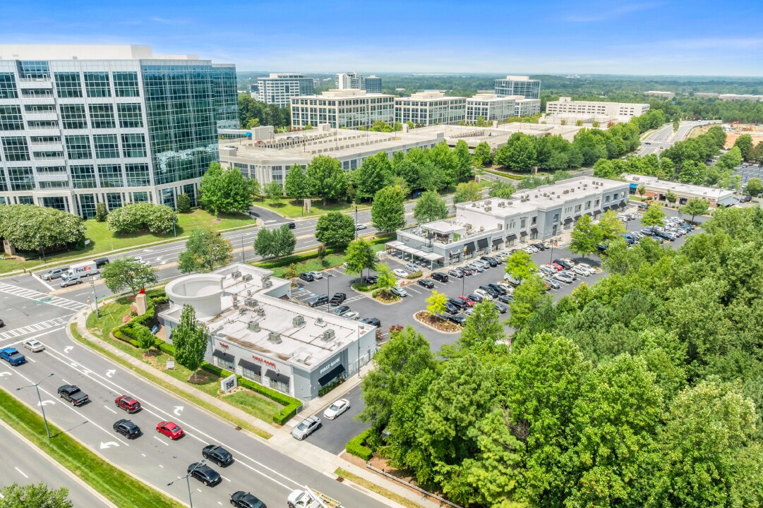 11324 N Community House Rd, Charlotte, NC for lease Primary Photo- Image 1 of 6