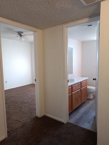 2126 O St, Bakersfield, CA for sale - Interior Photo - Image 3 of 5