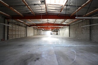 15023-15035 Califa St, Van Nuys, CA for lease Interior Photo- Image 1 of 3
