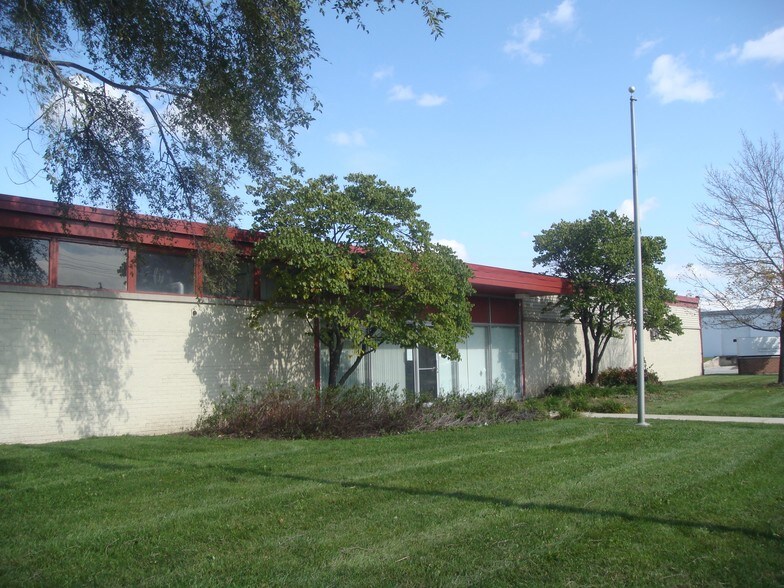 410 Factory Rd, Addison, IL à louer - Photo du bâtiment - Image 1 de 13