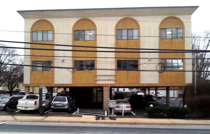 212 N Main St, North Wales, PA à louer - Photo du bâtiment - Image 3 de 23