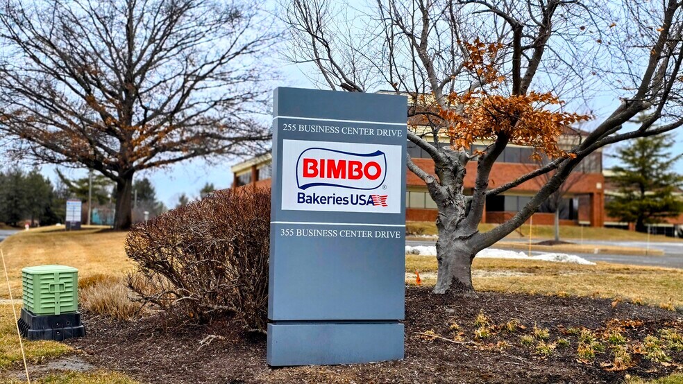 255 Business Center Dr, Horsham Township, PA à vendre - Photo du bâtiment - Image 2 de 21