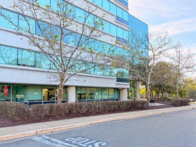 4041 Powder Mill Rd, Beltsville, MD à louer - Photo du bâtiment - Image 3 de 17