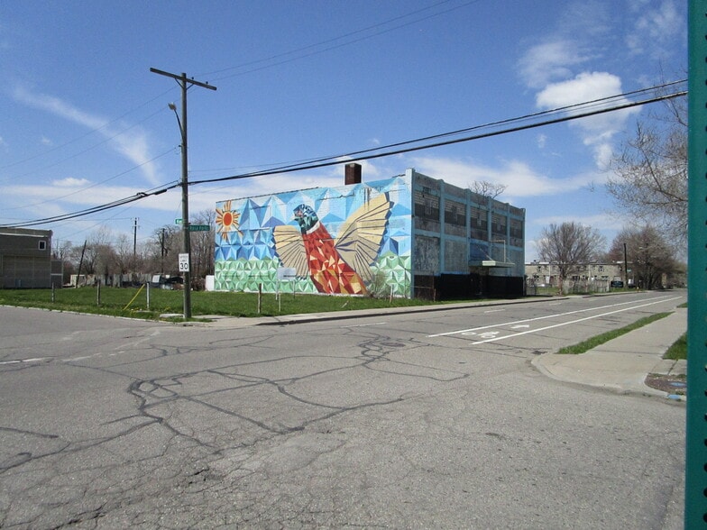 2615 Rosa Parks Blvd, Detroit, MI for sale - Building Photo - Image 2 of 8