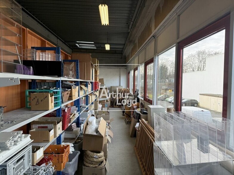 Flex in Savigny-le-Temple for lease - Interior Photo - Image 3 of 5