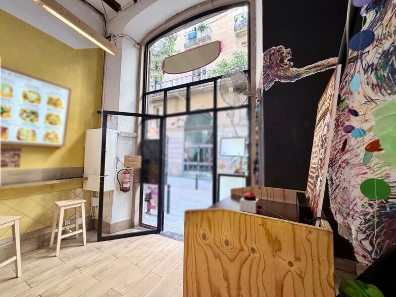Retail in Barcelona, Barcelona for lease - Interior Photo - Image 1 of 2