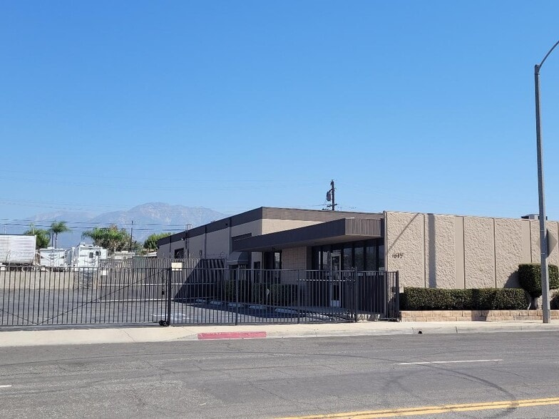1032 W Brooks St, Ontario, CA for lease - Building Photo - Image 2 of 3