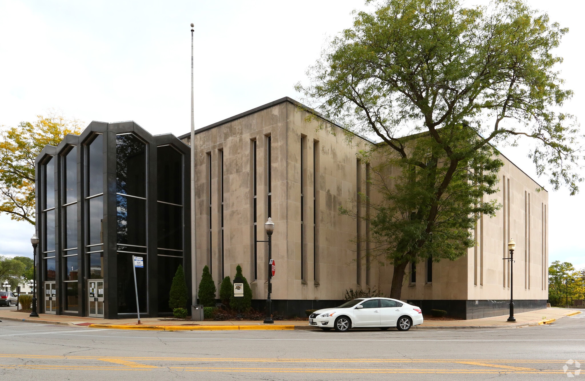 1 E Benton St, Aurora, IL for lease Primary Photo- Image 1 of 5