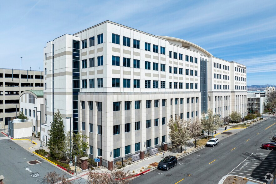 645 N Arlington Ave, Reno, NV à louer - Photo du bâtiment - Image 2 de 5