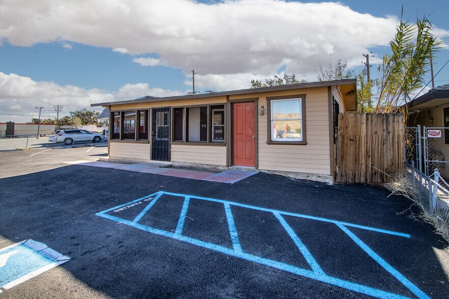 55267 29 Palms Hwy, Yucca Valley, CA à vendre - Photo du bâtiment - Image 2 de 21
