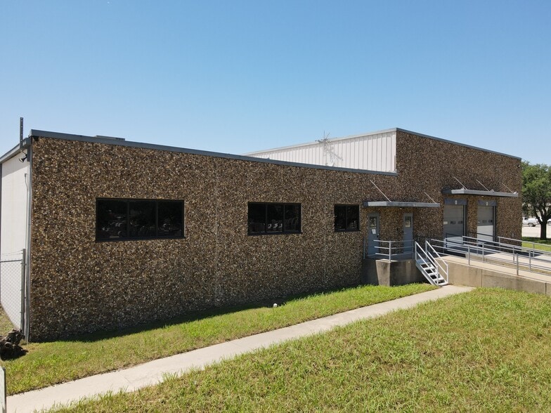 1101 Woods St, Gainesville, TX for lease - Building Photo - Image 2 of 40