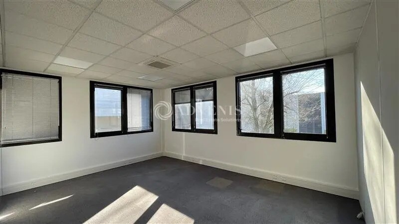 Office in Croissy-Beaubourg for lease - Building Photo - Image 2 of 10