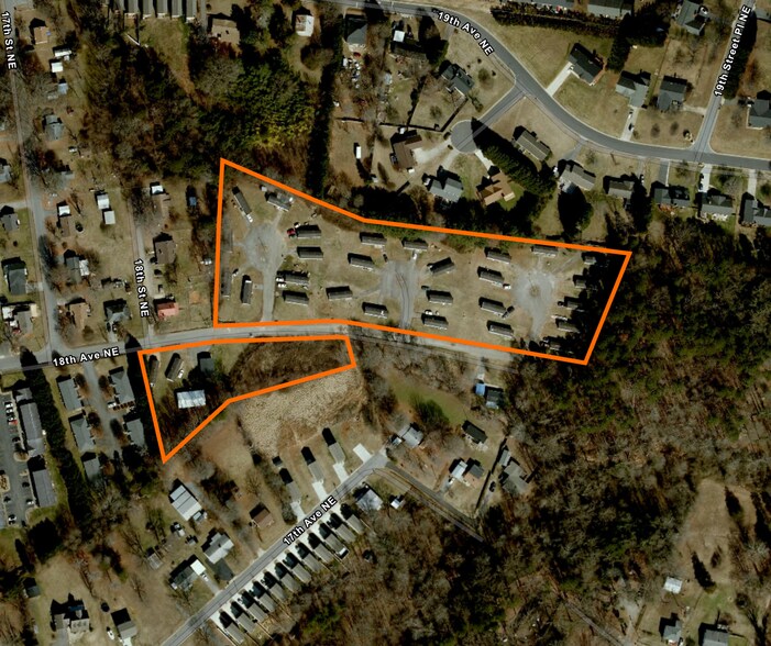 1810 18th Ave NE, Hickory, NC à vendre - Photo du bâtiment - Image 2 de 13