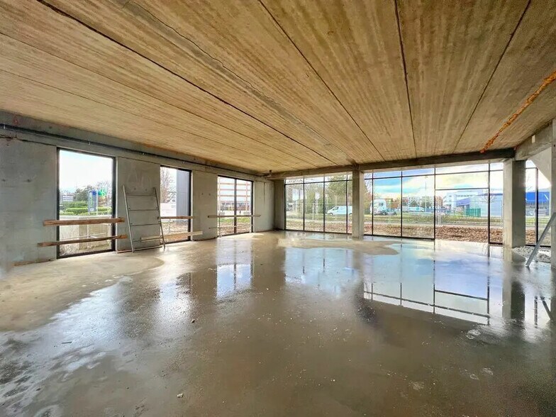 Retail in Strasbourg for lease - Interior Photo - Image 1 of 5