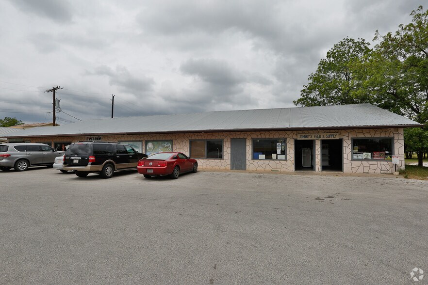 305-323 N Main St, Boerne, TX à vendre - Photo du bâtiment - Image 2 de 8