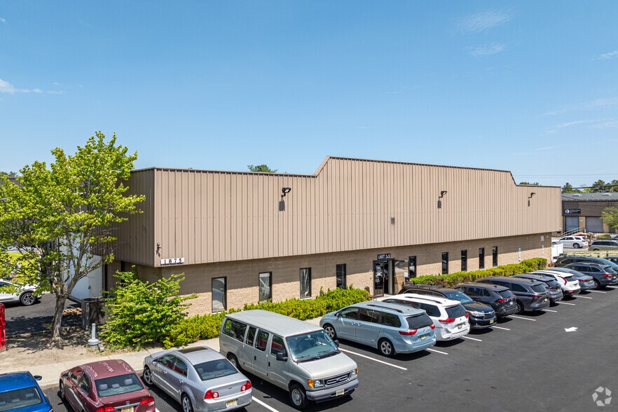 1875 Swarthmore Ave, Lakewood, NJ for lease - Primary Photo - Image 1 of 20