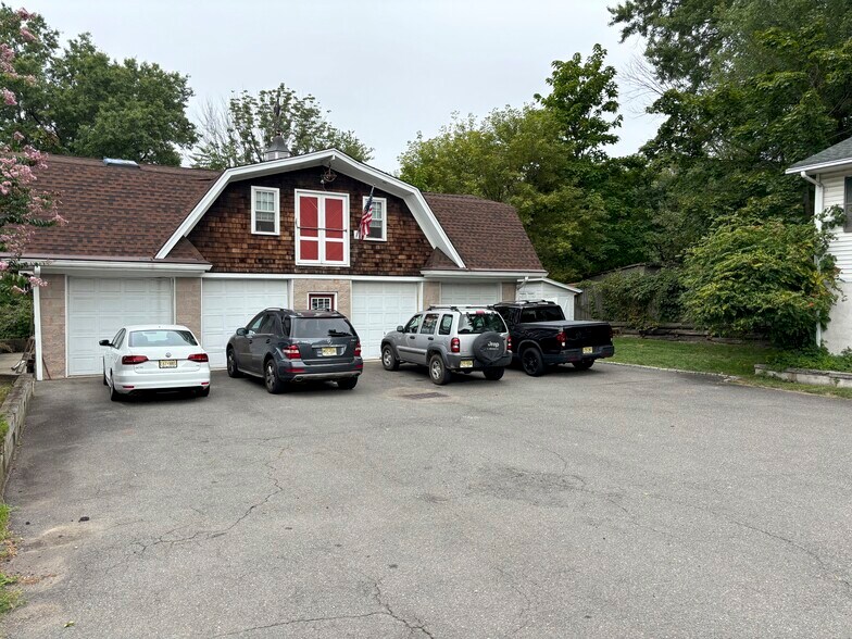 334 S Broad St, Ridgewood, NJ à louer - Photo du bâtiment - Image 2 de 12