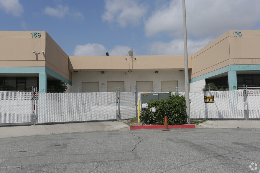 170 W Mindanao St, Bloomington, CA à vendre - Photo du bâtiment - Image 3 de 6