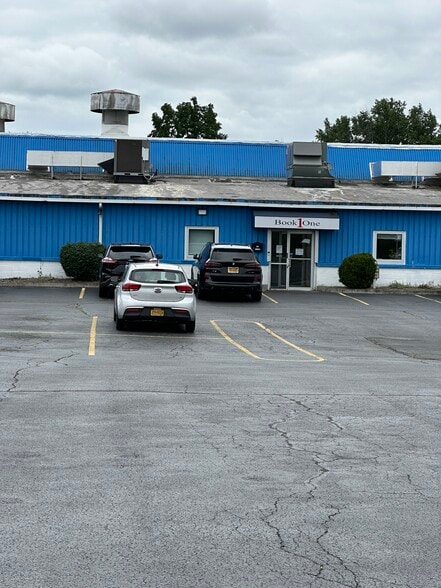 655 Driving Park Ave, Rochester, NY à louer - Photo du bâtiment - Image 2 de 38
