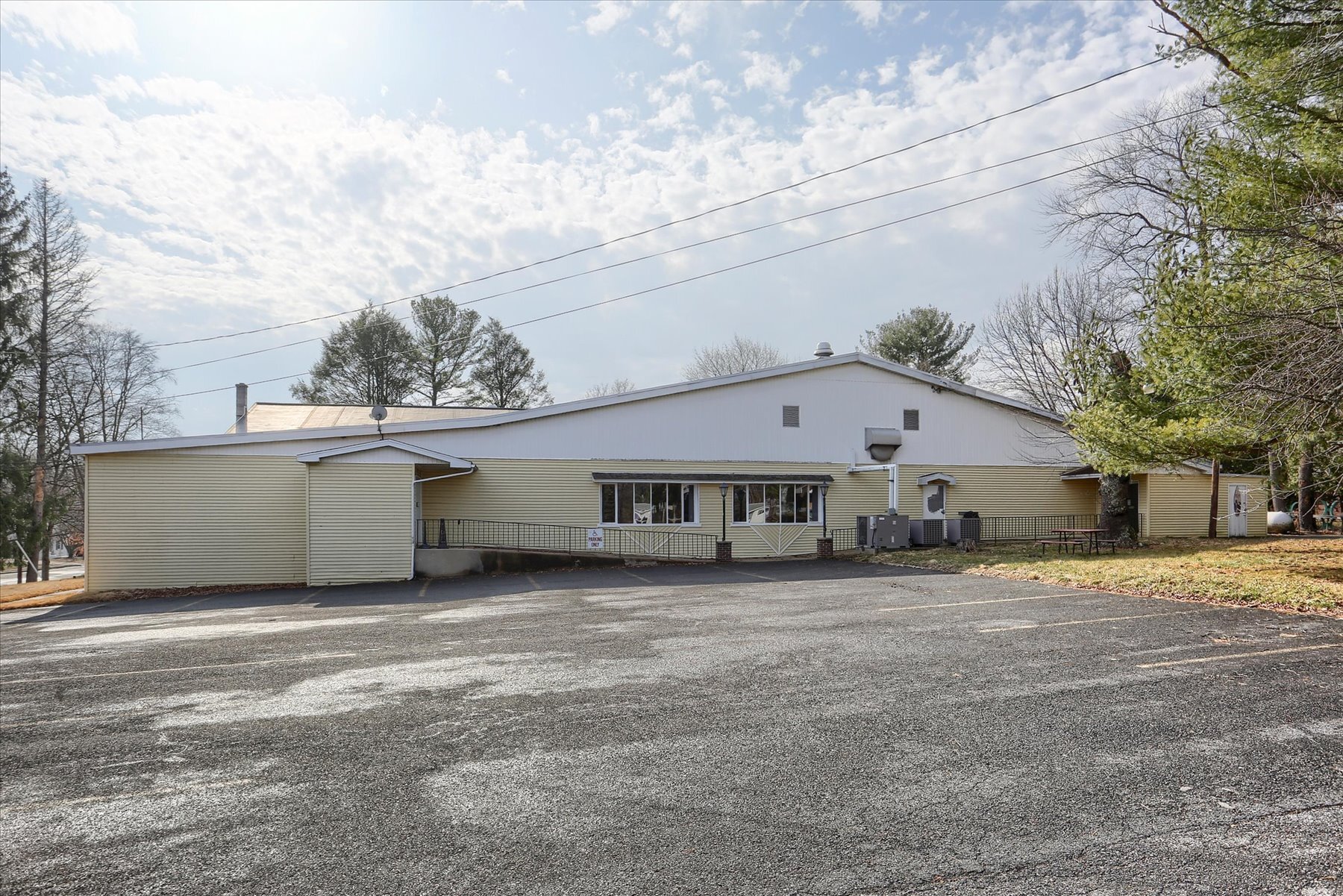 145 Chamberlaine Ave, Pottsville, PA for sale Primary Photo- Image 1 of 86
