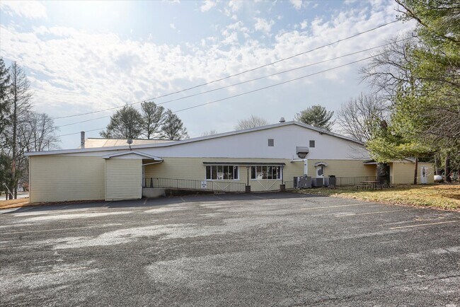 More details for 145 Chamberlaine Ave, Pottsville, PA - Retail for Sale