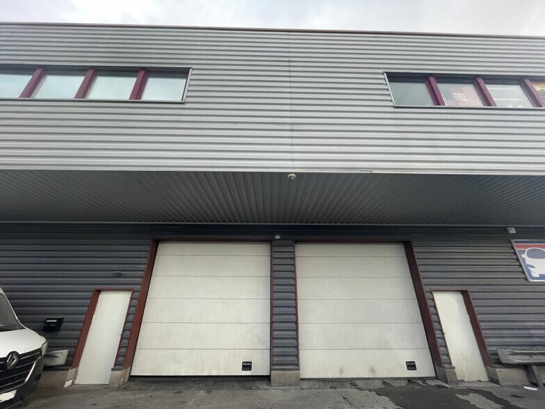 Local d'activités dans SAINT-OUEN-L'AUMONE à vendre - Photo du bâtiment - Image 2 de 7