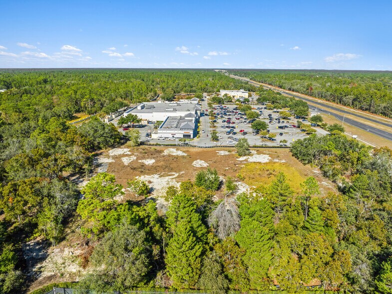 Commercial Way, Weeki Wachee, FL à vendre - Photo du bâtiment - Image 2 de 7