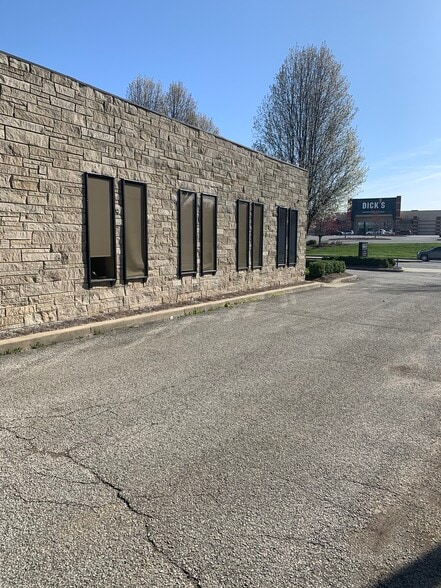 616 S College Mall Rd, Bloomington, IN à vendre - Photo du bâtiment - Image 2 de 16