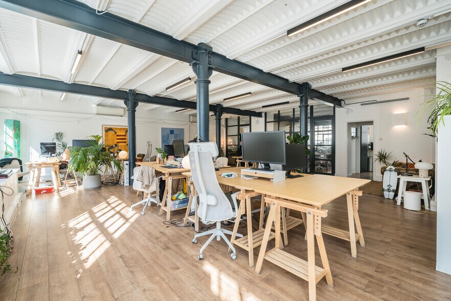 18 East Tenter St, Londres à vendre - Photo du bâtiment - Image 2 de 52