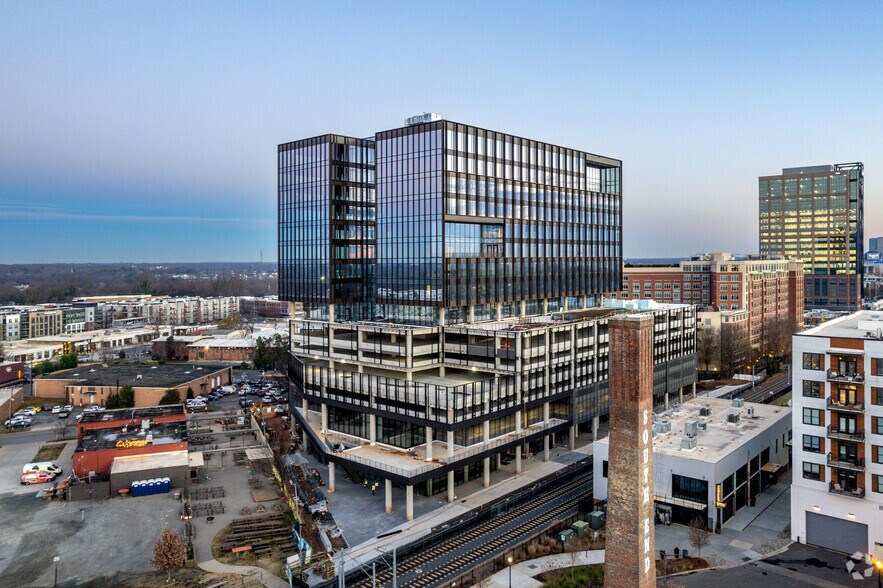 2151 Hawkins St, Charlotte, NC à louer - Photo du bâtiment - Image 3 de 17