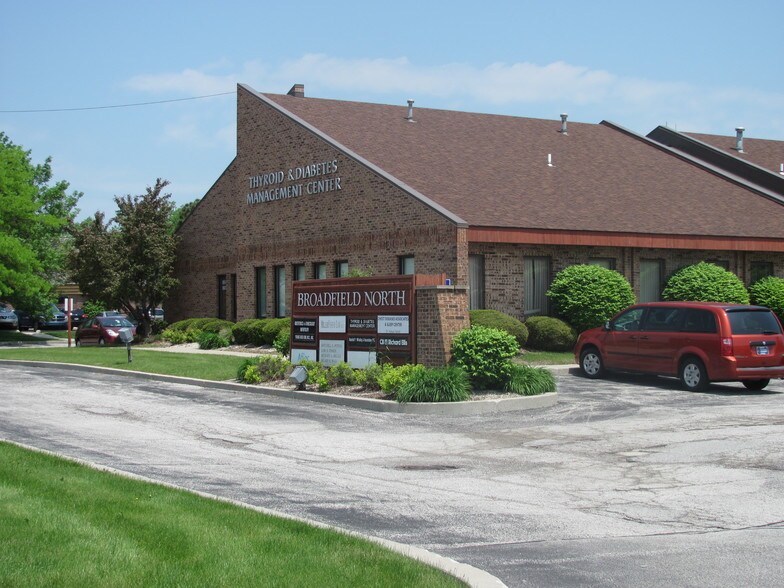 8903-8939 Broadway, Merrillville, IN for sale - Building Photo - Image 2 of 12