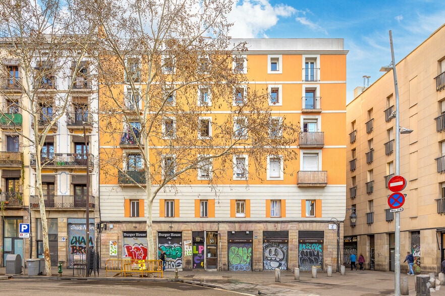 Immeuble residentiel dans Barcelone, Barcelona à vendre - Photo du bâtiment - Image 2 de 2