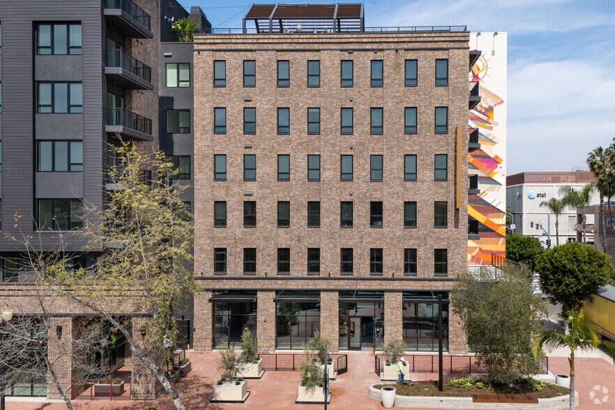 401 N Main St, Santa Ana, CA à louer - Photo du bâtiment - Image 2 de 5