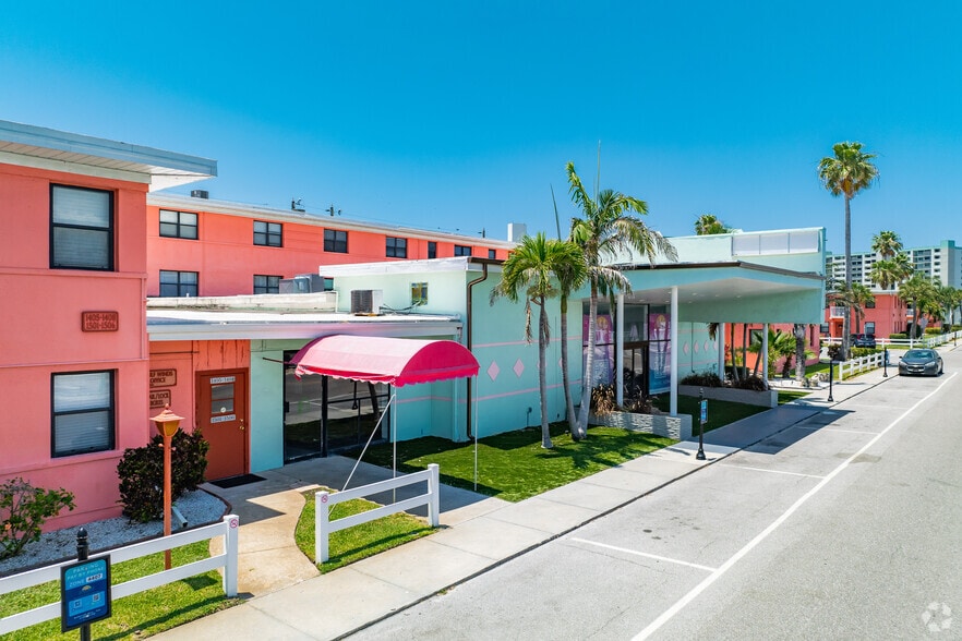 6800 Sunset Way, Saint Pete Beach, FL à vendre - Photo du bâtiment - Image 3 de 17