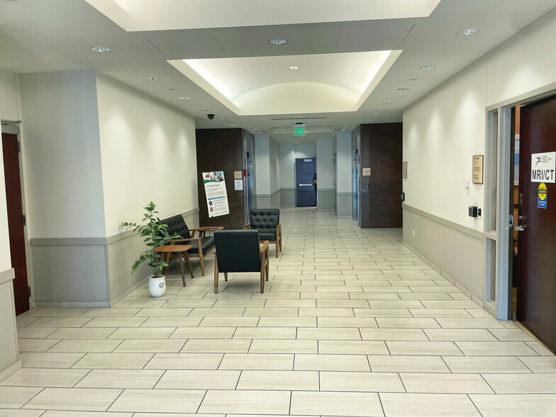900 Rand Rd, Des Plaines, IL à louer - Photo intérieure - Image 3 de 26