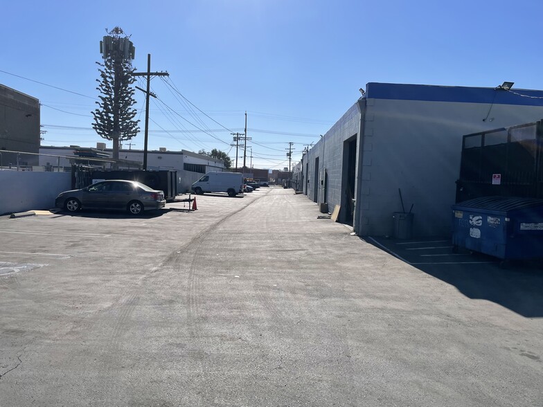 13213 Saticoy St, North Hollywood, CA for lease - Building Photo - Image 3 of 5