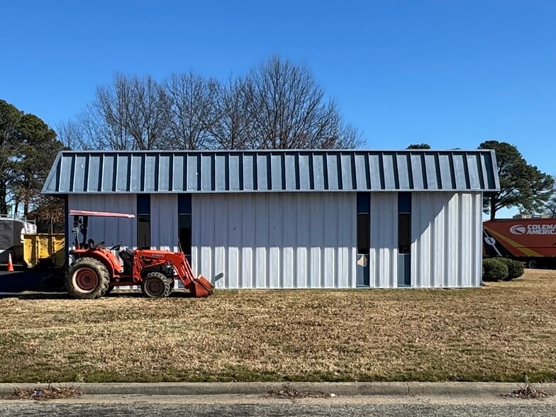 400 Copeland Dr, Hampton, VA for lease - Building Photo - Image 2 of 8