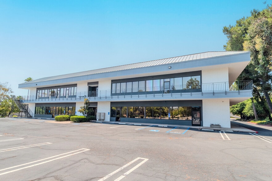 161 Thunder Dr, Vista, CA for lease - Building Photo - Image 2 of 5