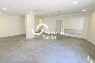 Commerce de détail dans Vitrolles à louer Photo intérieure- Image 2 de 4