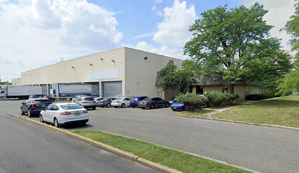 125 Seaview Dr, Secaucus, NJ à louer - Photo du bâtiment - Image 2 de 2