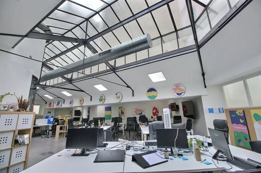 27 Rue De Citeaux, Paris for lease - Building Photo - Image 1 of 11