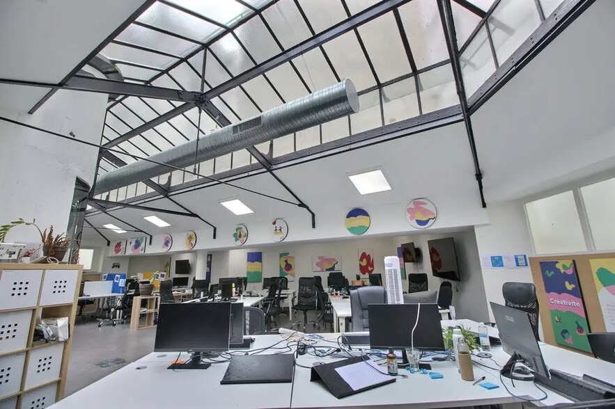 27 Rue De Citeaux, Paris à louer - Photo du bâtiment - Image 1 de 11