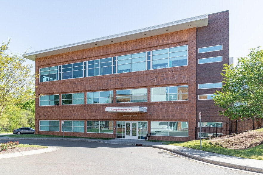 249 E NC 54 Hwy, Durham, NC for lease - Building Photo - Image 1 of 2